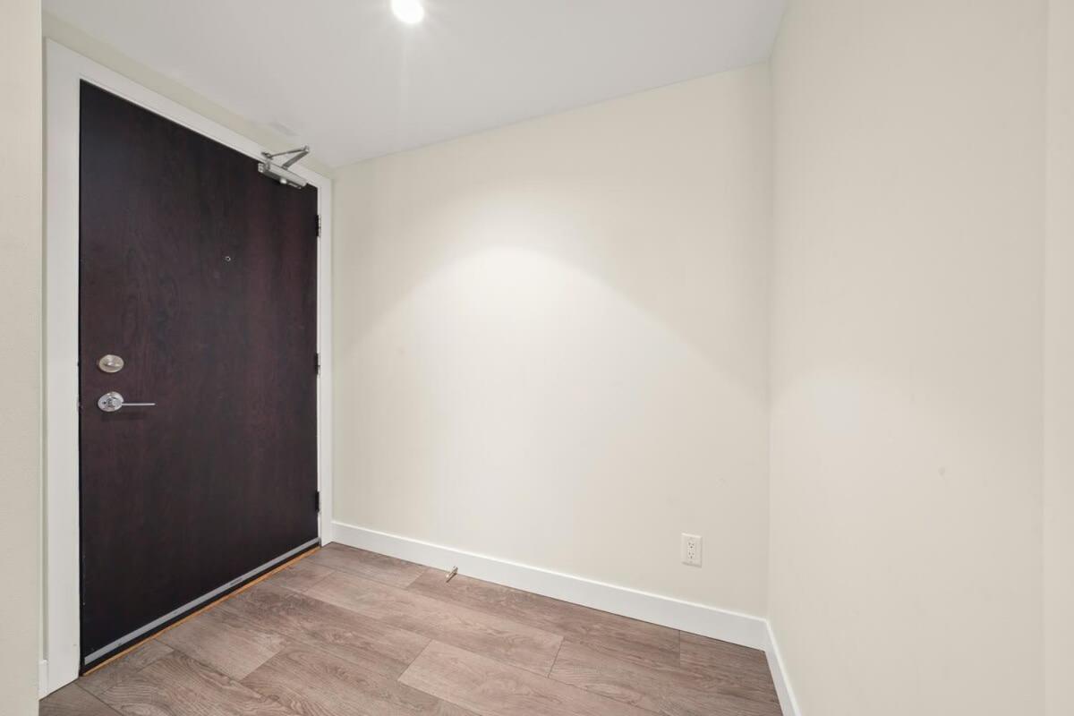 Dazzling Condo By Stadium Downtown With Free Parking Vancouver Buitenkant foto