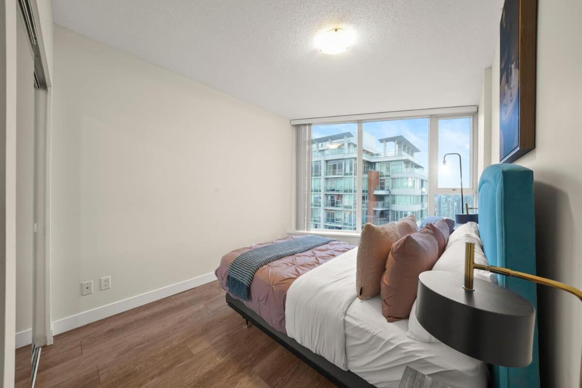 Dazzling Condo By Stadium Downtown With Free Parking Vancouver Buitenkant foto