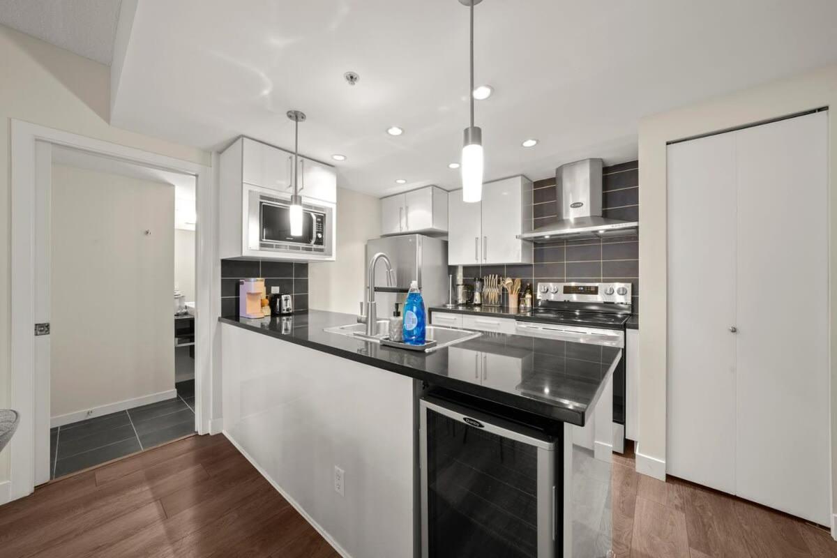 Dazzling Condo By Stadium Downtown With Free Parking Vancouver Buitenkant foto