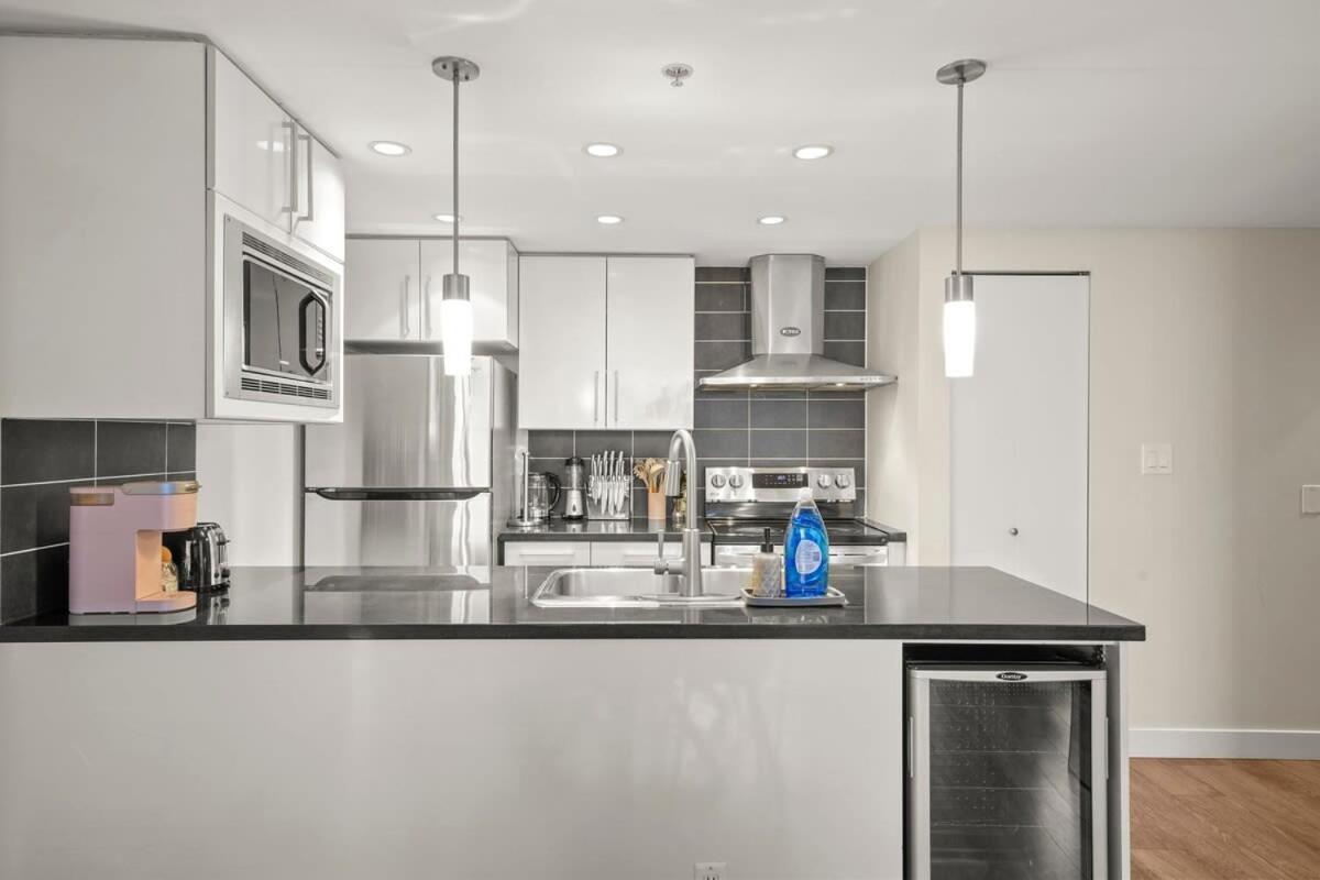Dazzling Condo By Stadium Downtown With Free Parking Vancouver Buitenkant foto