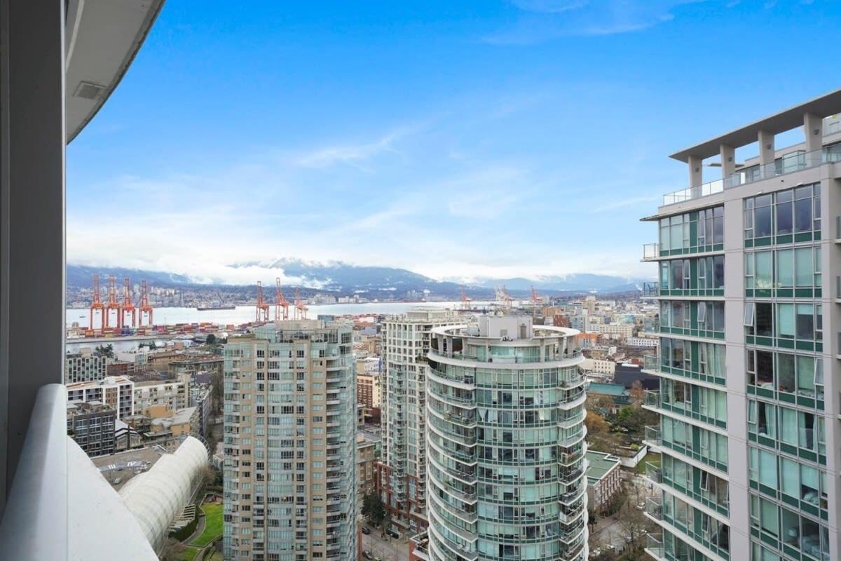 Dazzling Condo By Stadium Downtown With Free Parking Vancouver Buitenkant foto