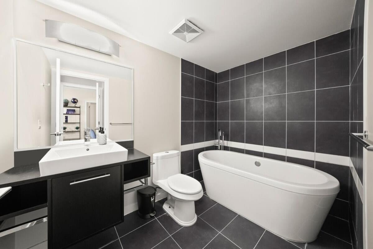 Dazzling Condo By Stadium Downtown With Free Parking Vancouver Buitenkant foto