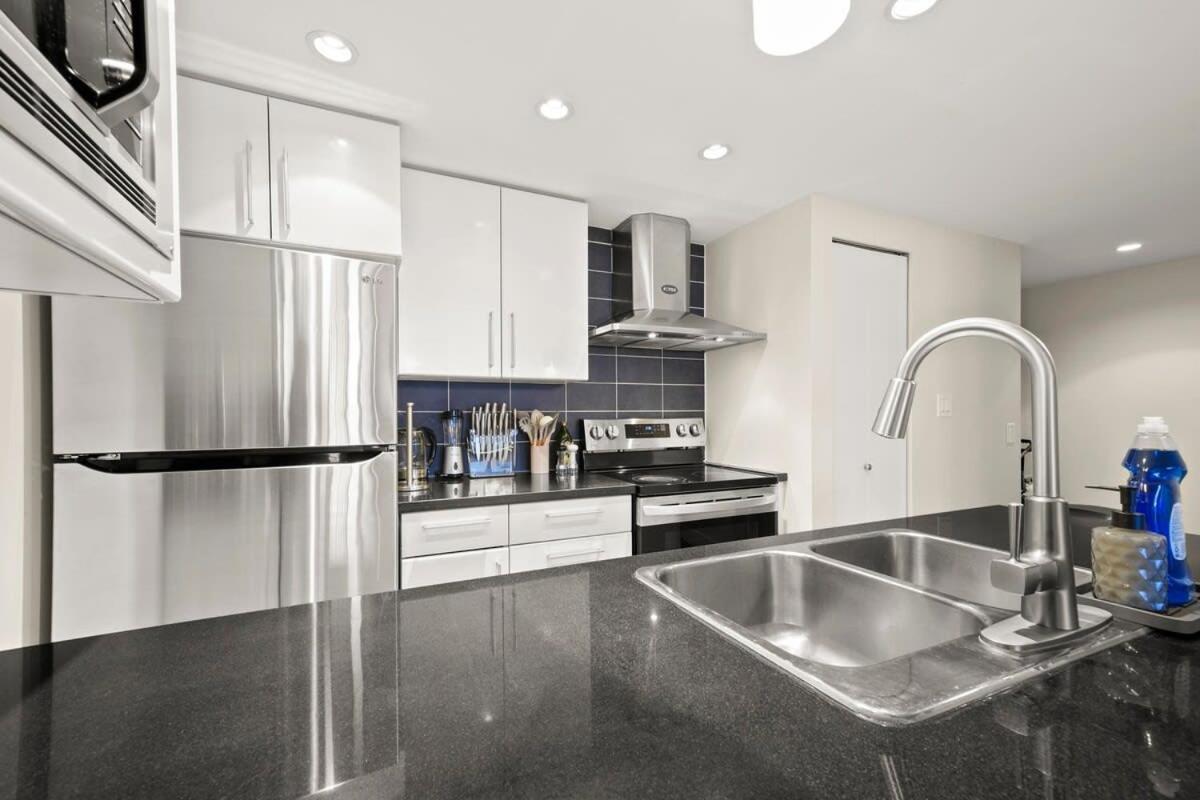 Dazzling Condo By Stadium Downtown With Free Parking Vancouver Buitenkant foto