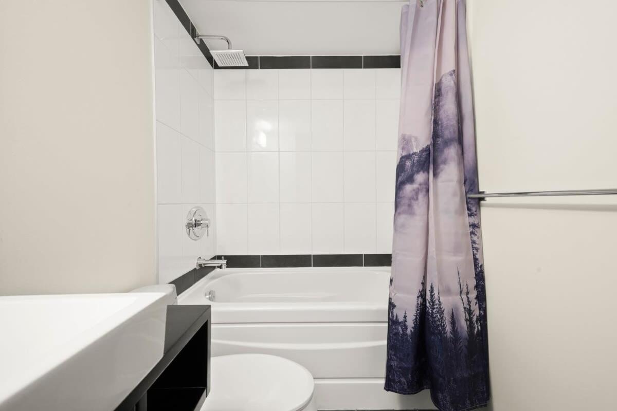 Dazzling Condo By Stadium Downtown With Free Parking Vancouver Buitenkant foto
